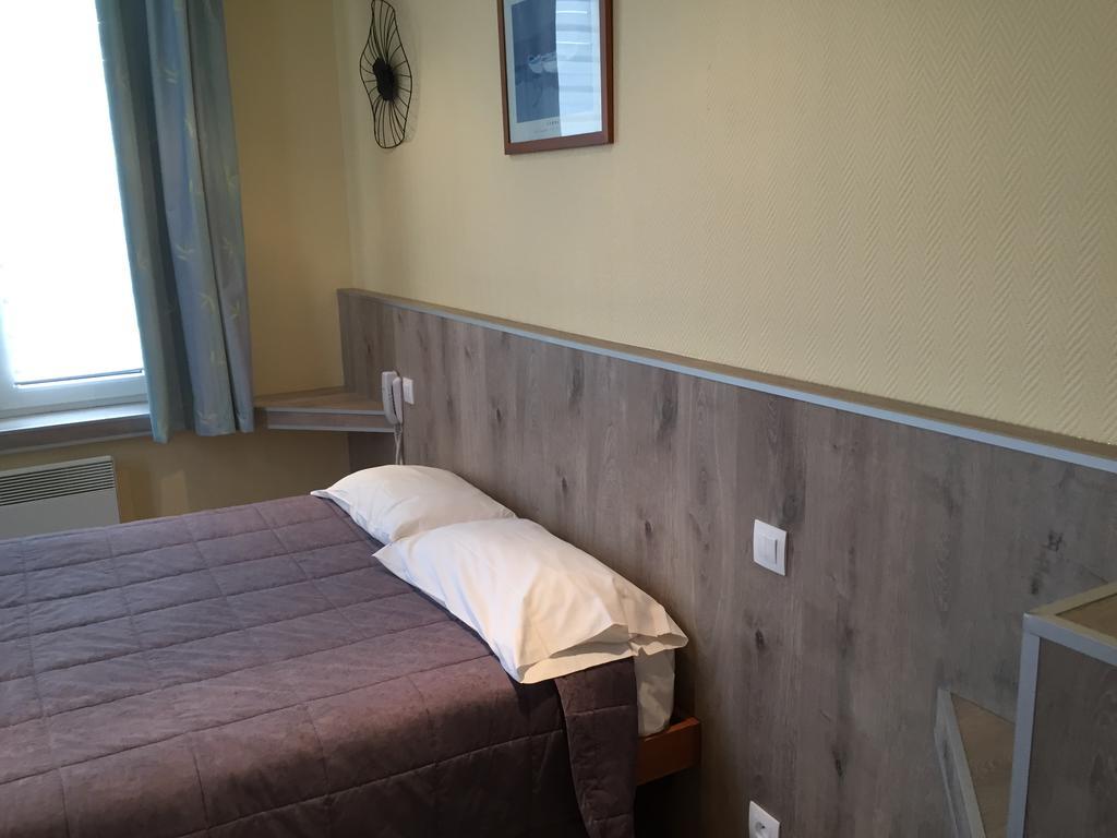Hotel & Restaurant Le Cardinal Poix-de-Picardie Eksteriør bilde