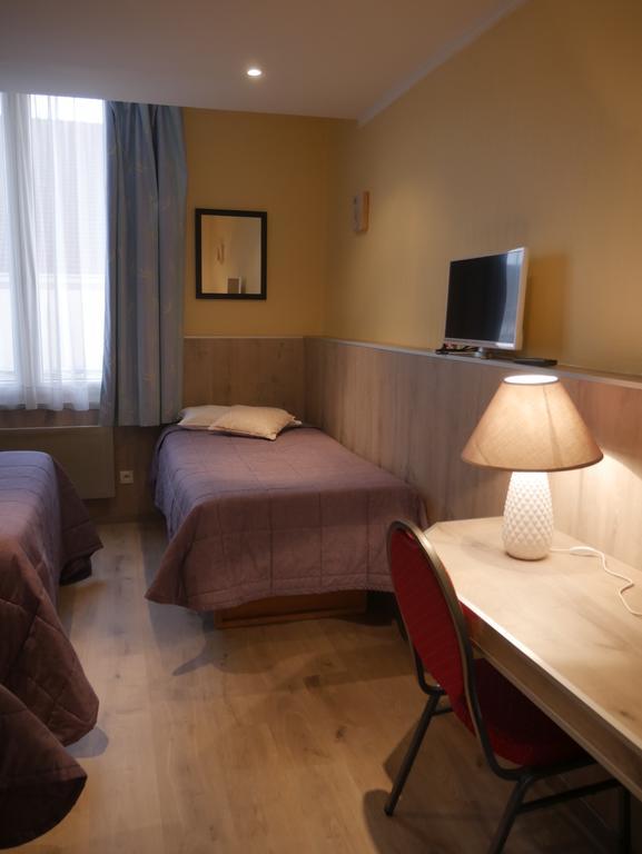 Hotel & Restaurant Le Cardinal Poix-de-Picardie Eksteriør bilde