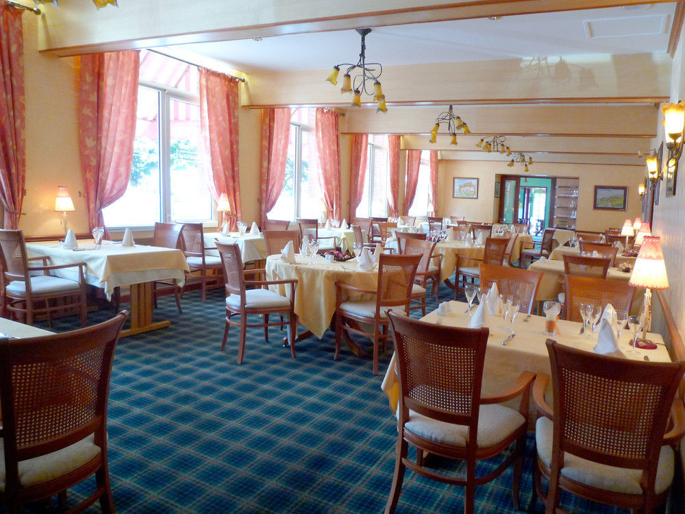 Hotel & Restaurant Le Cardinal Poix-de-Picardie Eksteriør bilde