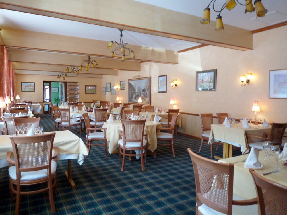Hotel & Restaurant Le Cardinal Poix-de-Picardie Eksteriør bilde